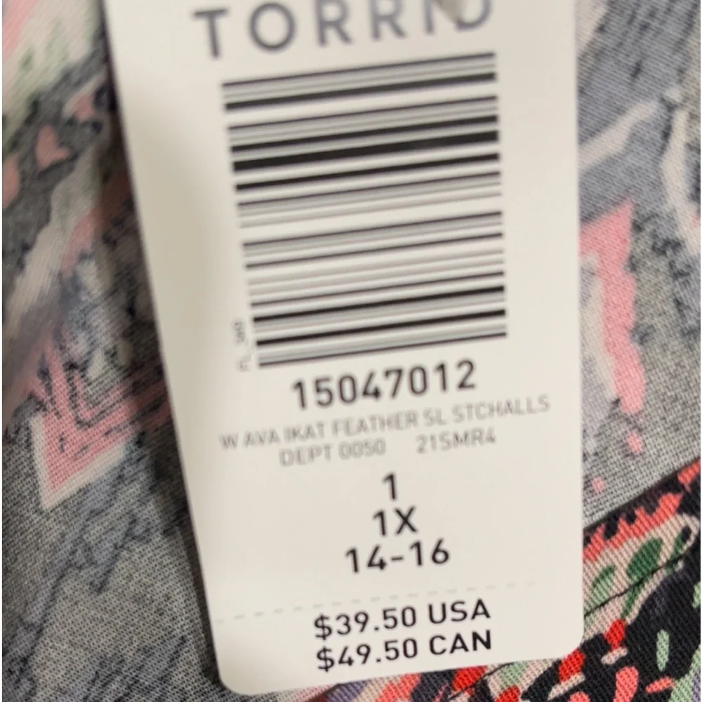 🆕🦋TORRID Feather Print Top🦋 - Picture 5 of 12